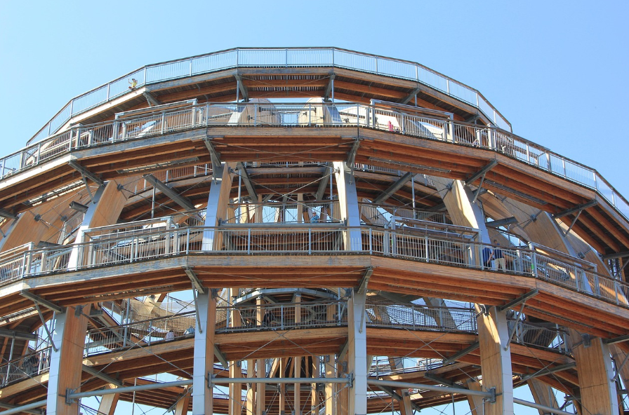 Die Erlebnisholzkugel bei Schwandorf: Ein Meisterwerk aus Holz