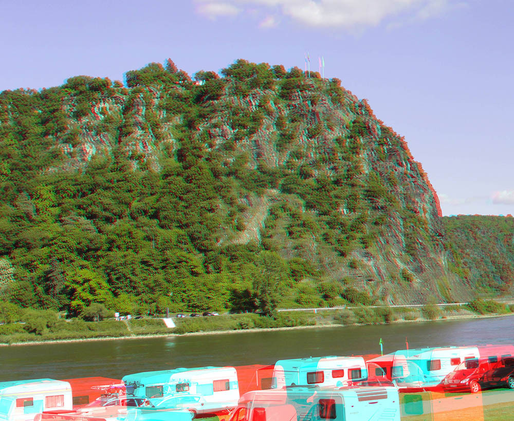 The LORELEY monument, appearing with lost foreground but shoeing enhanced 3Dbackground, due to a great basis to height ratio 