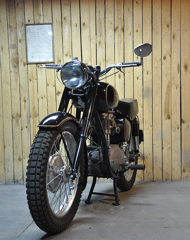 Junak M07