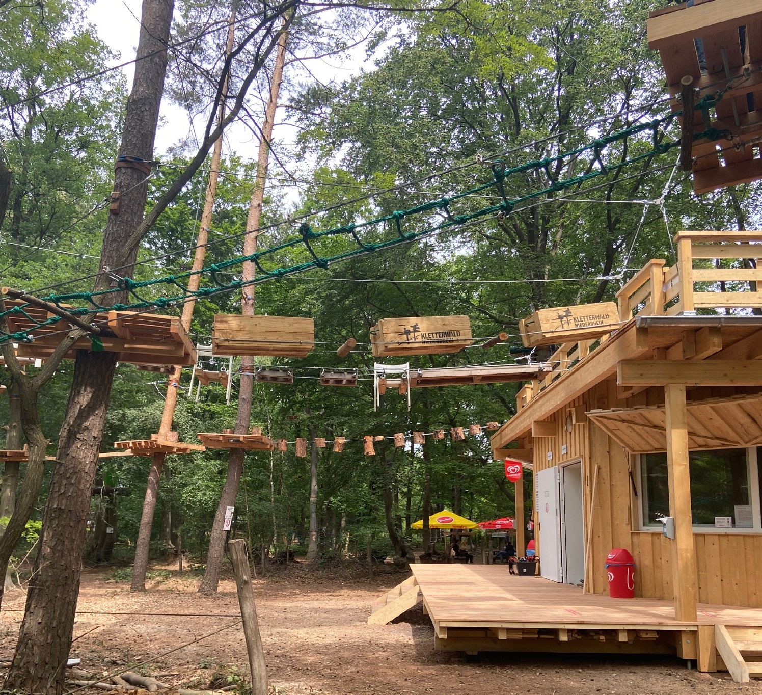 Klettern: Hoch hinaus im neuen Kletterwald Niederrhein in Hinsbeck - Spaß für die ganze Familie