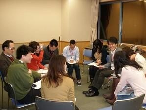 最後、みなさんで4時間の振り返り個人ワーク中。