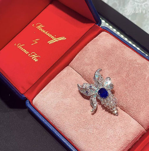 Ecrin haute joaillerie sur mesure fabriqué en France à Paris By Malle2luxe. Bijou bague Moussaief by Anna Hu