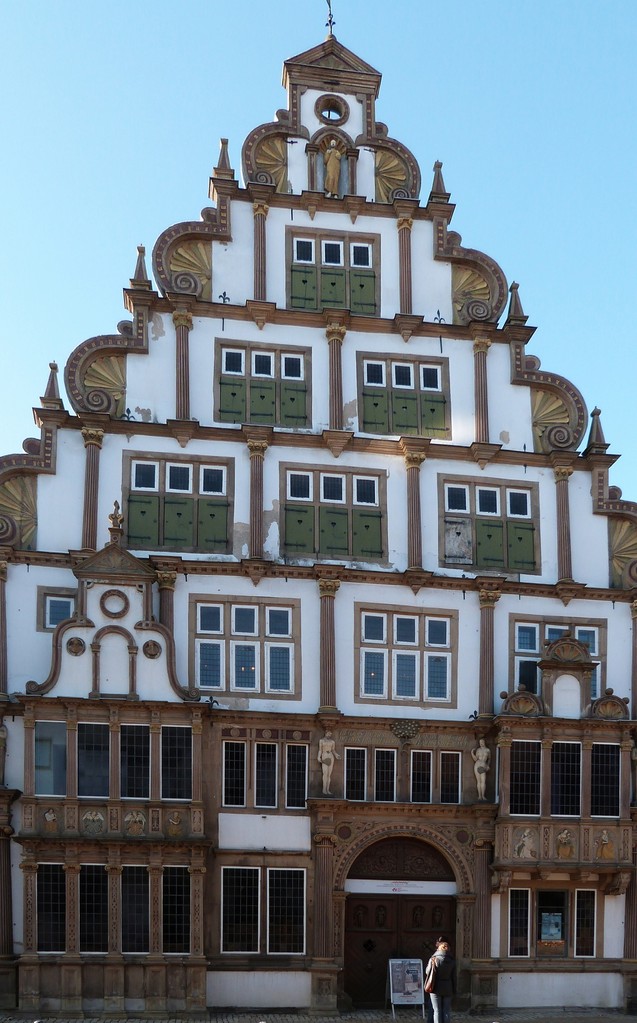 Hexenbürgermeisterhaus: Erbaut in den Jahren 1568–1571. Es handelt sich um ein typisches Kaufmannshaus 