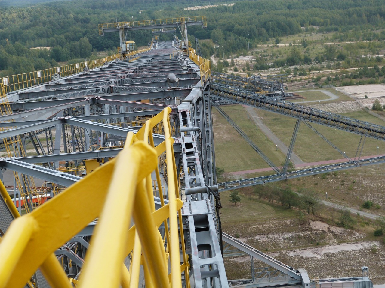 Die Abraumförderbrücke F60 im Wandel der Zeit.