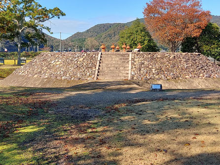 田中遺跡公園の古墳