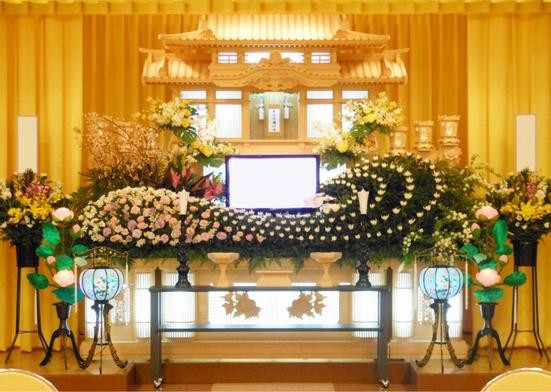 祭壇内生花　別途150,000円（税別）の場合　