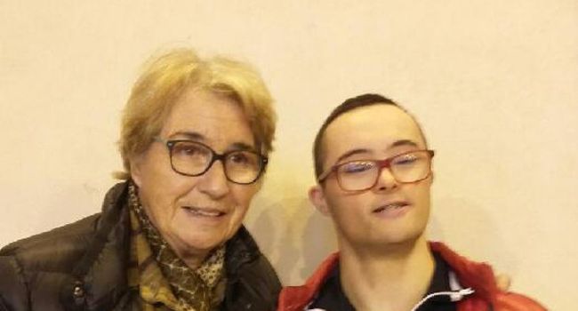Marielle Goitschel et le jeune Cédric Matilla, membre de l'équipe de France de natation de sport adapté, qui vit dans le Comminges./ DR VLNO