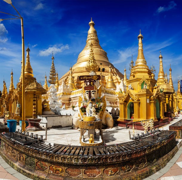 DIe Shwedagon Pagode in Yangon, Myanmar.