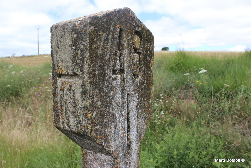 Poste kilométrico y hectométrico