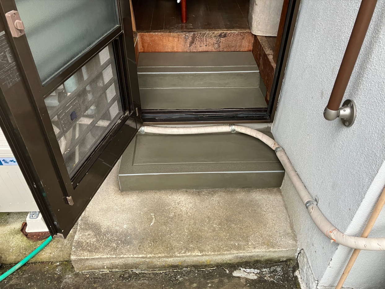 住宅改修|勝手口土間踏み台新設工事事例