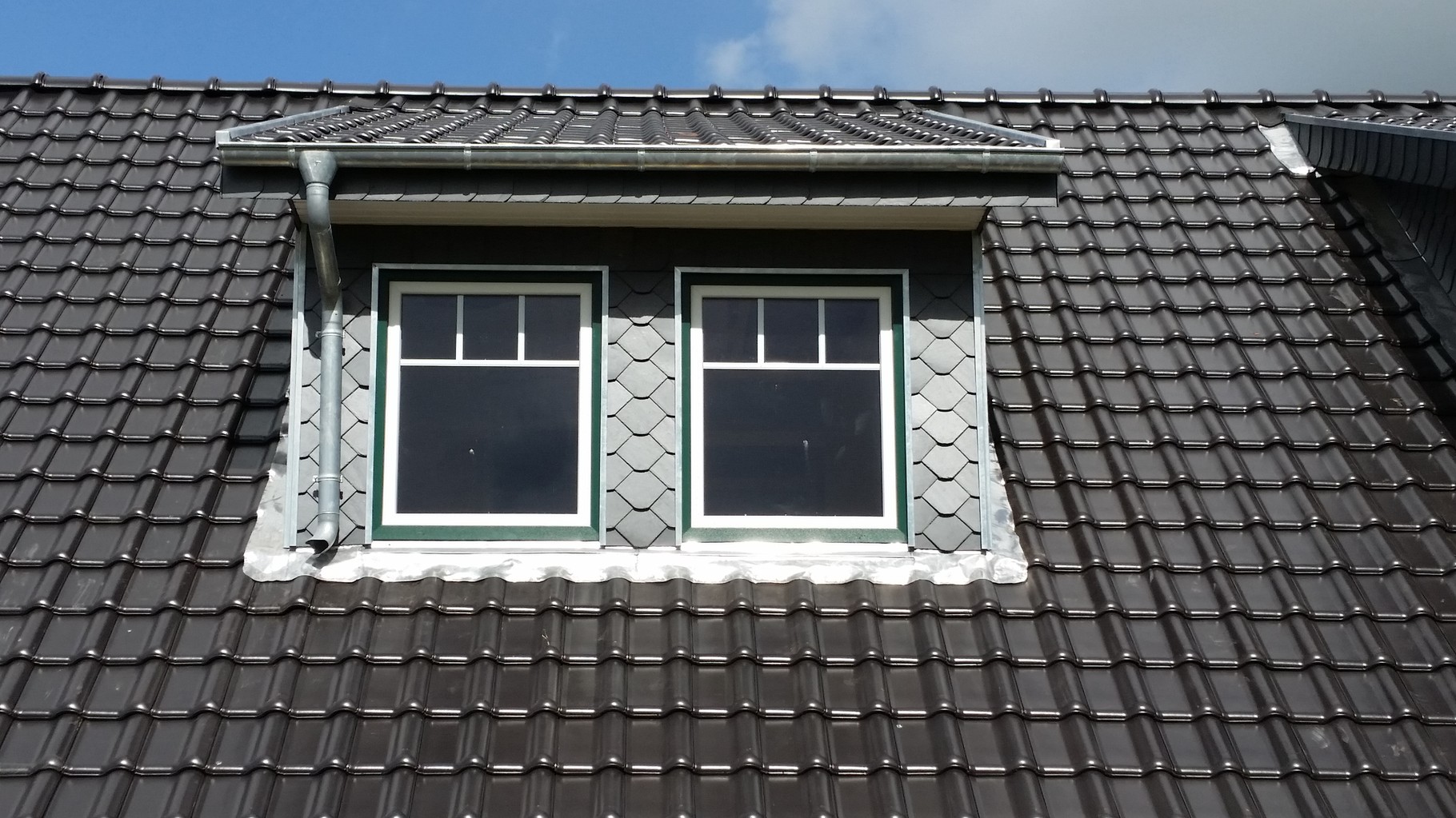 Schleppgauben Bilder: Die Kunst der Dachfenster & Ihre Vorteile