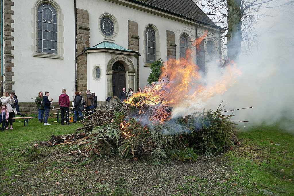 Osterfeuer in St. Josef