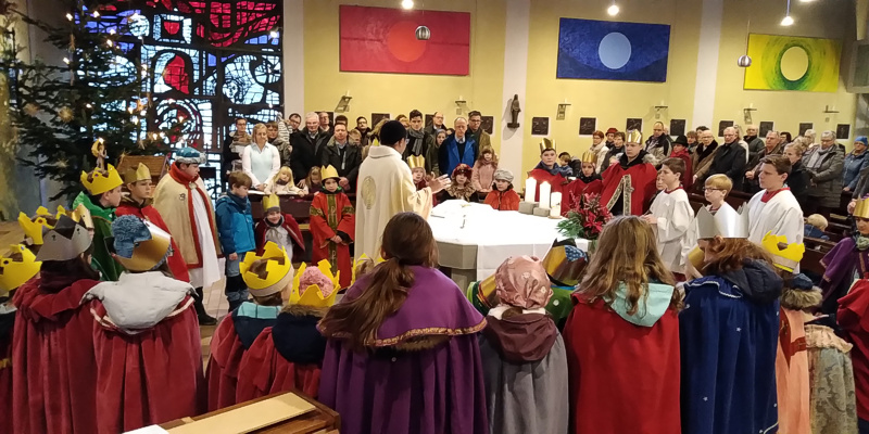Sternsingermesse mit Pastor Dominic