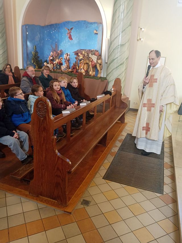 Messfeier mit Erstkommunionkindern und Blasiussegen