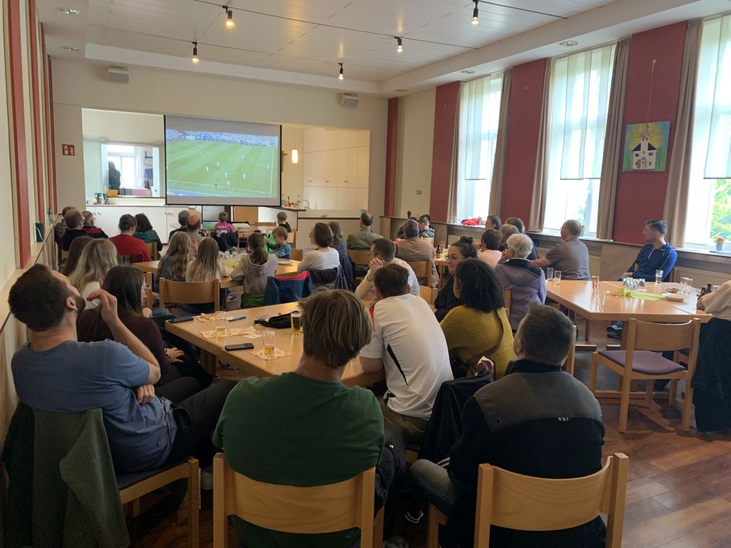 Erstes Grillen 2024 in Pastors Garten