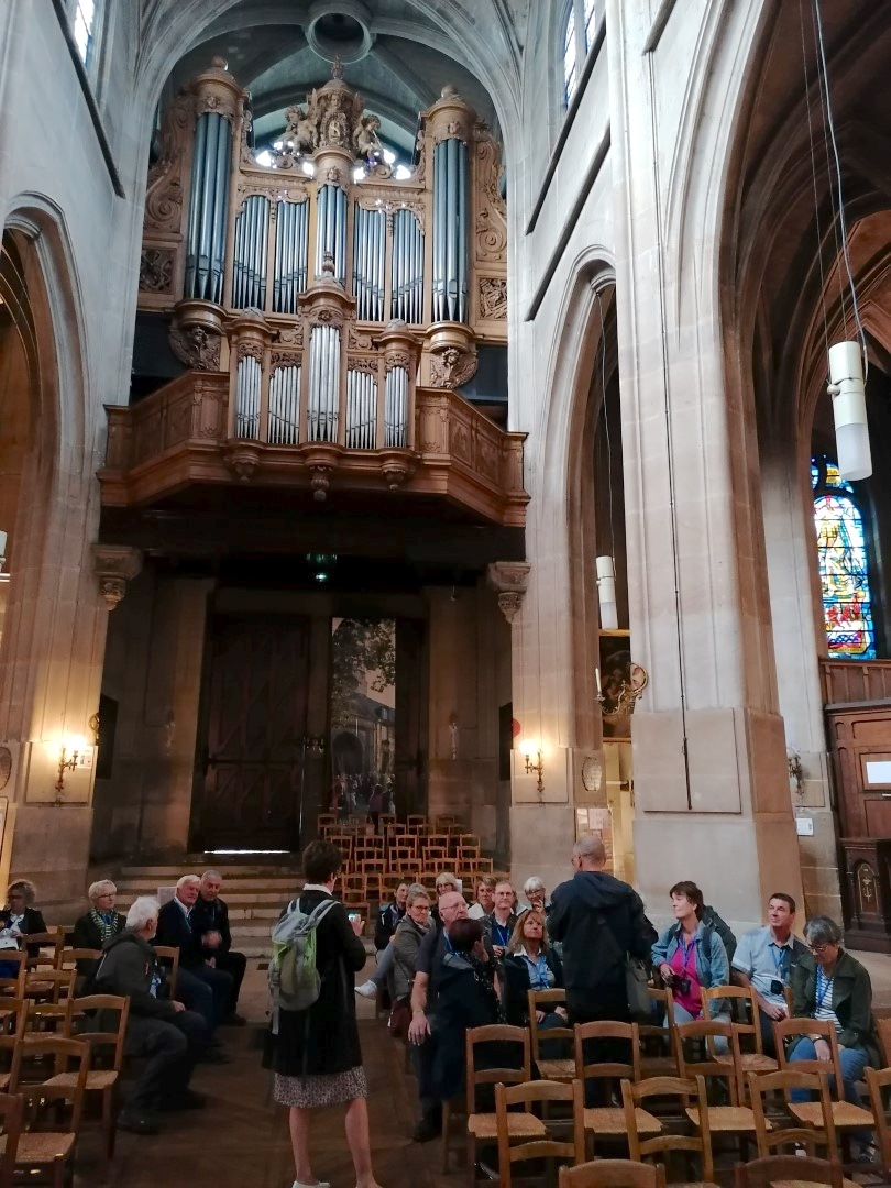 Le décor du grand buffet d'orgues comportent 4 panneaux, dont avec St Nicolas (pas vu, pas pris, zut !)