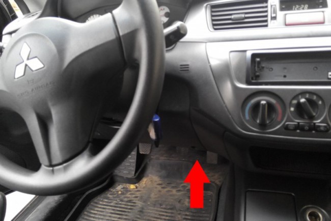 Red arrow indicates the place where there is a socket for the diagnosis of the vehicle Mitsubishi