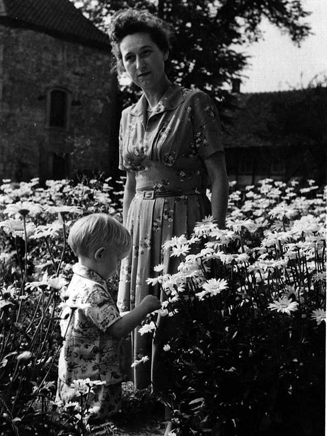 Mit meiner Mutter auf dem Gunsleber Kirchhof