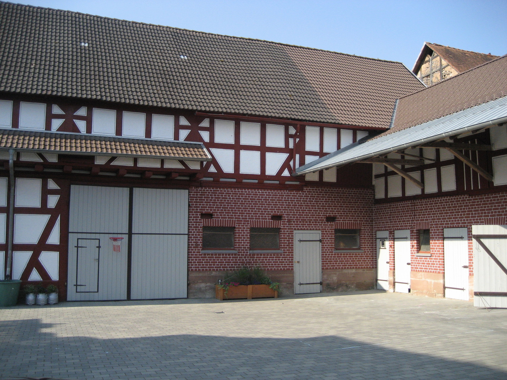 Fachwerk Kirchhain: Renovierung Fassaden und Fachwerk im Hof