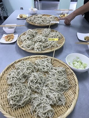 会津若松の新蕎麦の10割そばを北川先生が打ちました！！のどごしが良くてさすがです(^^♪