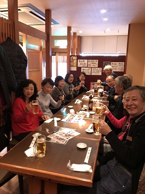 本郷台駅まで歩きました！駅近くの「粋活（いきいき）」居酒屋さん（定食屋さん）でランチをしました(^^♪　歩いた疲れもあり、生ビールが美味しいこと(^^♪　かんぱ～い！！