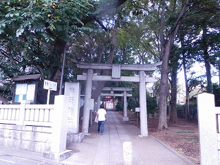 ５分程で「熊野神社」に到着。