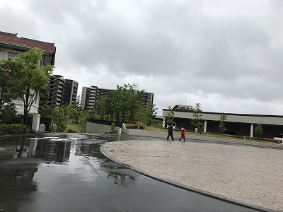 360度マンション群でした(^^♪ この中には、スーパー、病院、クリーニング屋、スポーツジムなどもあるそうです。