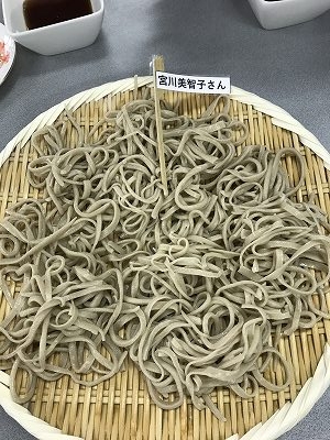 今日は北川先生が「お手製のそば汁」を持ってきてくださいました(^^♪美味しい!!
