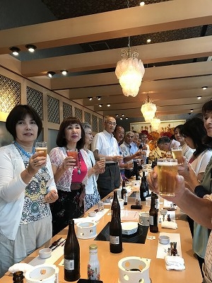 始めに写真撮影をしました。飲み始めると・・・取り忘れますので(笑)乾杯!!