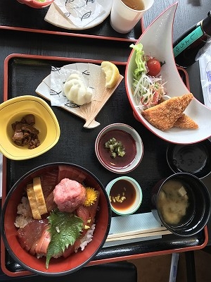 まぐろ丼、まぐろの肉まん、まぐろカツ、マグロ角煮、とってもお得(^^♪