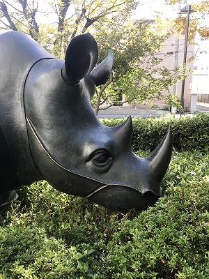 彫刻があちらこちらにあり、人々の目を楽しませてくれます(^^♪