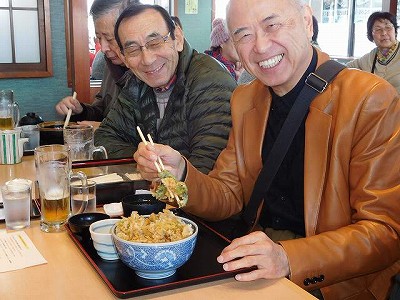 ランチタイム。たくさん歩いたからお腹がすきました(*^-^*) シラス丼とか美味しいものたくさん(^^♪