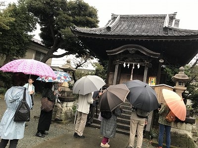 最終目的地「駒形天満宮」に到着。若い男女の悲恋物語が伝わっているそうです。とても小ぶりな由緒ある寺でした。