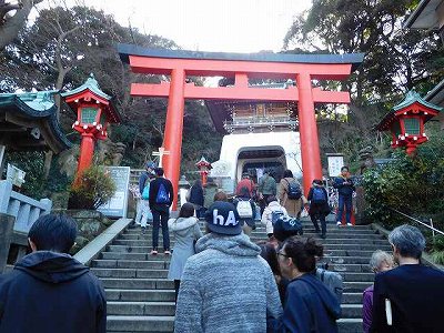 やっとたどり着いた「江の島神社」階段は結構きつかった(*_*;