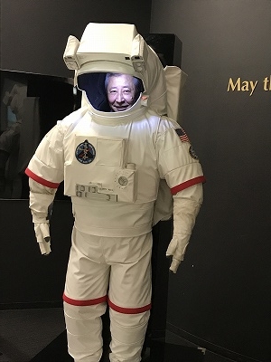 本物の宇宙服が展示されてました!O氏と私が撮りました(*^^*)