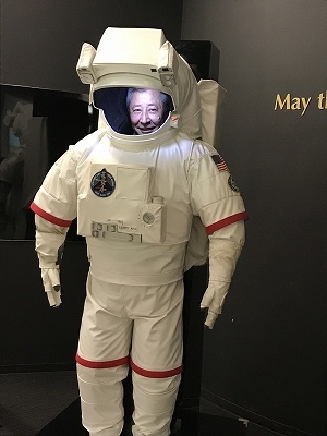 本物の宇宙服が展示されてました！Ｏ氏と私が撮りました(*^^*)