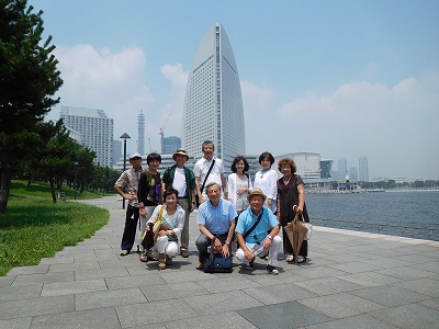 海岸線沿いは海風にゆられて、暑さを感じずにあるくこと15分で、「marine &walk yokohama 」に到着です