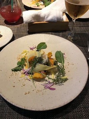 地元の野菜を使った料理で有名です(^^♪ なかなか予約が取れないことでも有名!
