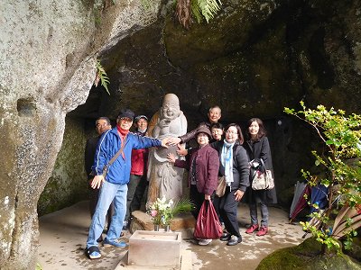 「布袋(ほてい)さんのお腹をなでて上げて下さい」と書いてあります。元気をもらえるそうです。皆でお腹をなでなで(*^^*)