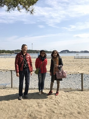 食後は自由散策・・・・「海の公園」に。潮風が気持ちいいです(^^♪