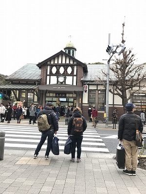 数年後取り壊される「原宿駅舎」を見に、表参道から30分竹下通りをぶらぶらと歩きました。若者文化発信のこの場所は見るだけでも面白い(笑)