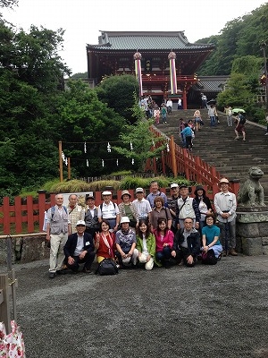 鶴岡八幡宮へ・・・大きな鳥居が見えます!