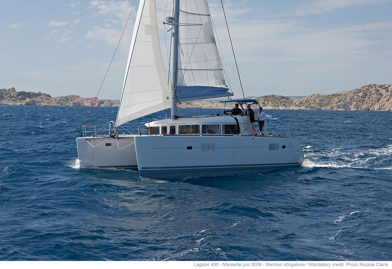 Lagoon 400 unter Segeln Sardinien