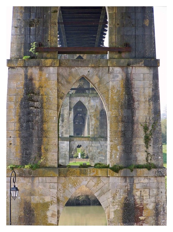 Pont suspendu de Tonnay Charente