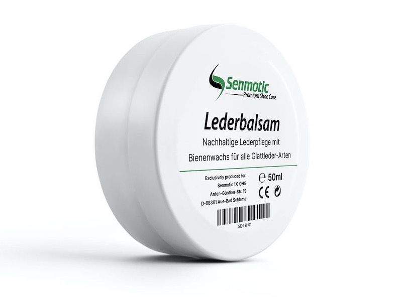 Eine weiße Dose Leberbalsam aus Kunstoff und Aufdruck Senmotic Lederbalsam