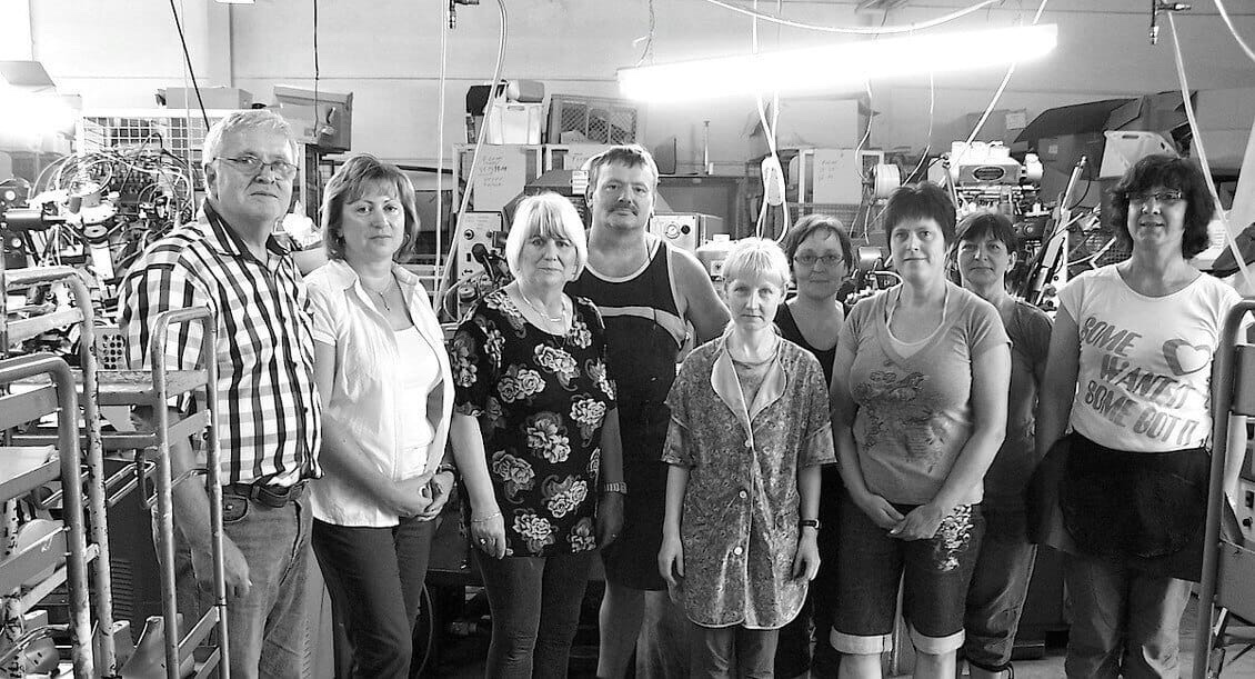 Alle Mitarbeiter der Barfußschuh Manufaktur im Gruppenfoto
