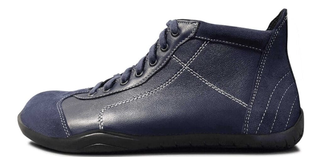 Knöchelhoher Sneaker Barfußschuh aus blauen Rindsleder und Veloursleder mit weißen Nähten und schwarzer Sohle