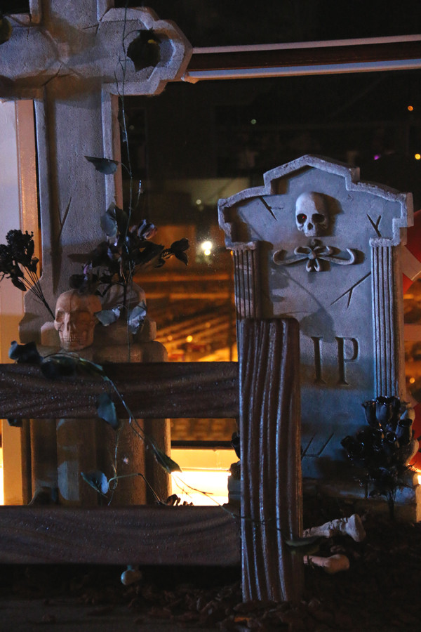 Set de escenografía: cementerio de noche