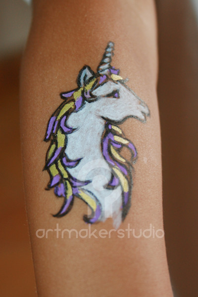 Tattoo temporal pintado a mano - Unicornio 