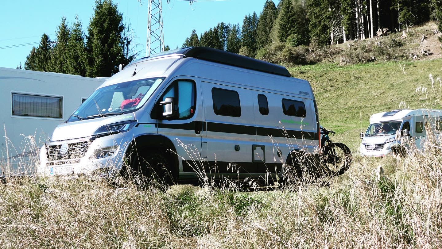 Campervan HUBI auf 1300m auf dem Stellplatz +plus+ Heinzenberg-Lescha